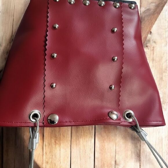 HARDWEAR BY RENEE RUNWAY RED SMALL TOTE - Picture 2 of 10